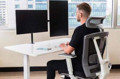 当内嵌显示屏成为趋势,什么都要管的智能办公桌变“鸡肋”了吗?